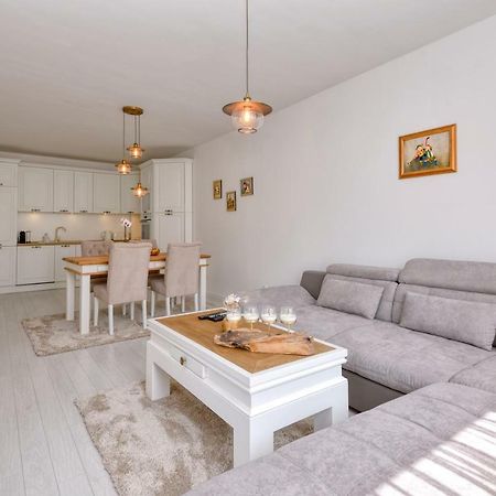 Apartment Grand Karavel Centre Varna Exteriör bild