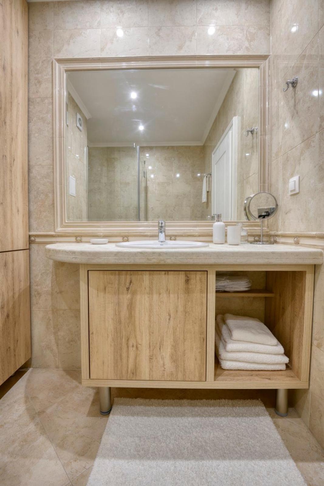 Apartment Grand Karavel Centre Varna Exteriör bild
